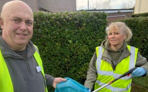 Photo of litter picking in Battle